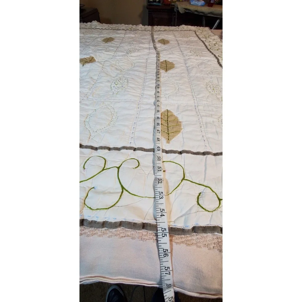 Vtg Handsewn Embroided Lap Quilt '70 Leaf‎ Motif - Need Minor Repair- 55x44